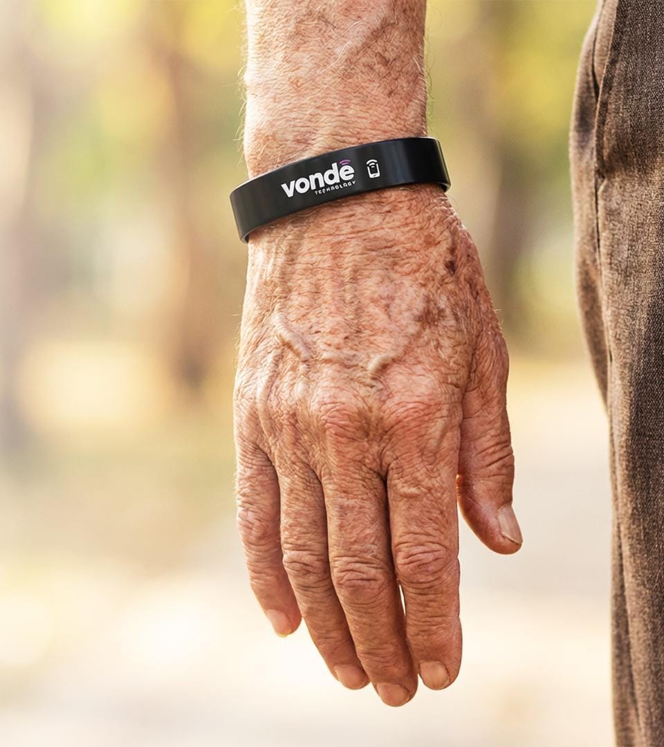 Vonde CareBand karszalag egy csuklón